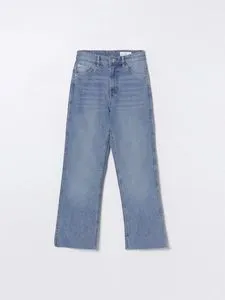 Mini Flared Jeans offre à 229 Dh sur Lefties